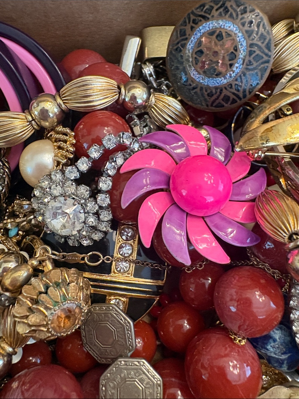 Huge vintage jewelry junk a lot gold silver earrings bundle rhinestones brooch